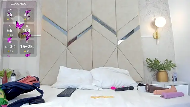 LiaVelez online show from 9, 10, 2025