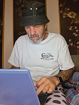 Hotbodyscottie online show from 10, 2, 2026