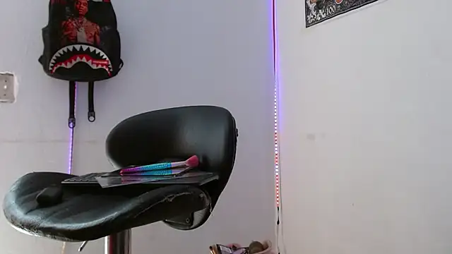 king  Black online show from 12, 4, 2026