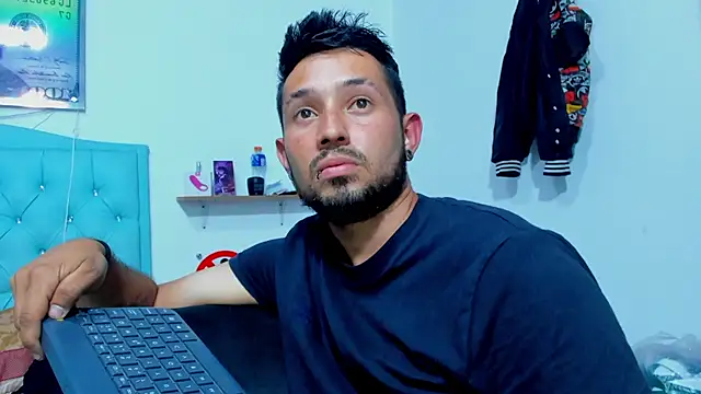 Snapshot of Bad_Couple_1 chatting on 25, 10, 2025 Bad Couple 1 online show from 25, 10, 2025