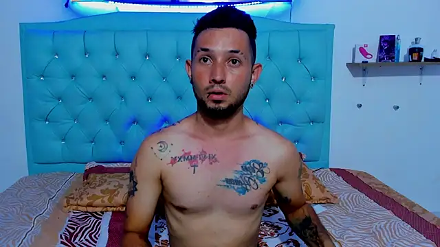 Snapshot of Bad_Couple_1 chatting on 12, 10, 2025 Bad Couple 1 online show from 12, 10, 2025