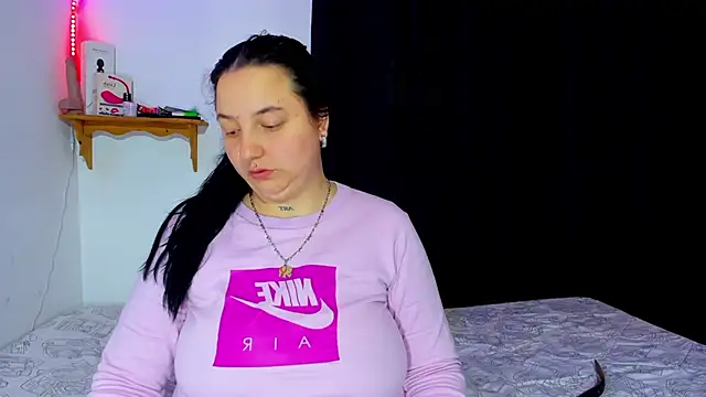 Snapshot of Bad_Couple_1 chatting on 24, 2, 2025 Bad Couple 1 online show from 24, 2, 2025