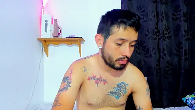 Snapshot of Bad_Couple_1 chatting on 22, 2, 2025 Bad Couple 1 online show from 22, 2, 2025