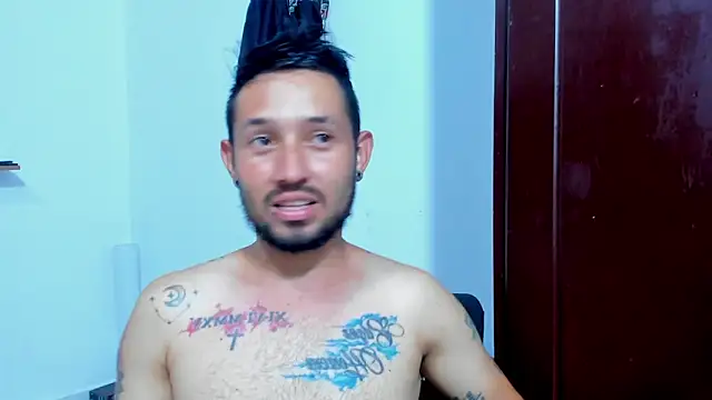 Snapshot of Bad_Couple_1 chatting on 29, 10, 2025 Bad Couple 1 online show from 29, 10, 2025