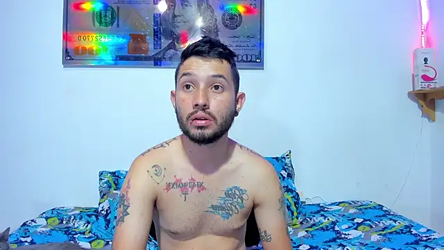 Snapshot of Bad_Couple_1 chatting on 4, 2, 2025 Bad Couple 1 online show from 4, 2, 2025