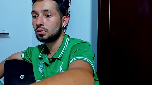 Snapshot of Bad_Couple_1 chatting on 26, 10, 2025 Bad Couple 1 online show from 26, 10, 2025