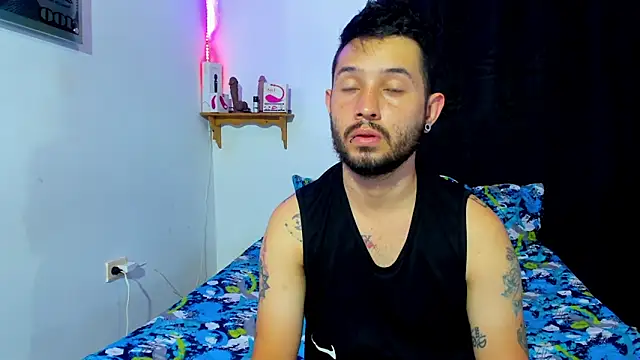 Snapshot of Bad_Couple_1 chatting on 8, 2, 2025 Bad Couple 1 online show from 8, 2, 2025