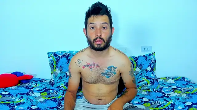 Snapshot of Bad_Couple_1 chatting on 8, 3, 2025 Bad Couple 1 online show from 8, 3, 2025