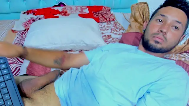 Snapshot of Bad_Couple_1 chatting on 22, 10, 2025 Bad Couple 1 online show from 22, 10, 2025