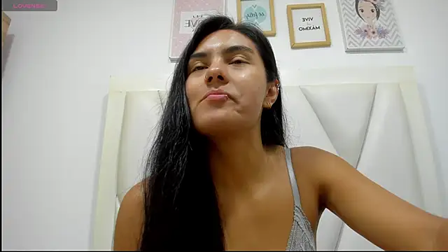 atilanadiaz7 online show from 28, 4, 2026
