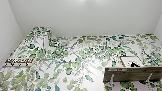 atilanadiaz7 online show from 23, 10, 2025