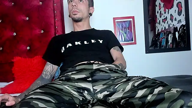 Aaron BigDickxxx online show from 18, 3, 2025