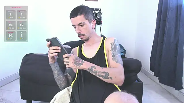 Aaron BigDickxxx online show from 24, 5, 2026