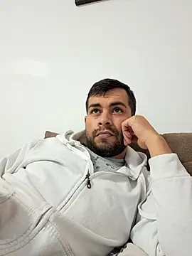 Snapshot of hornny1995 chatting on 2, 10, 2025 hornny1995 online show from 2, 10, 2025