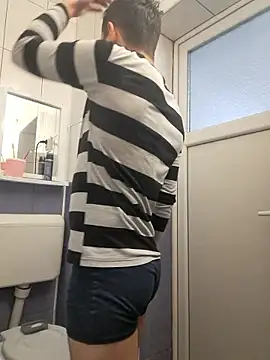 Snapshot of hornny1995 chatting on 7, 1, 2026 hornny1995 online show from 7, 1, 2026