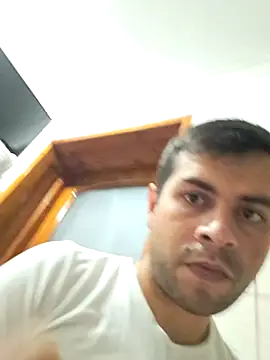 Snapshot of hornny1995 chatting on 11, 9, 2025 hornny1995 online show from 11, 9, 2025