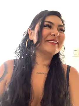 Juli Walker online show from 11, 5, 2026
