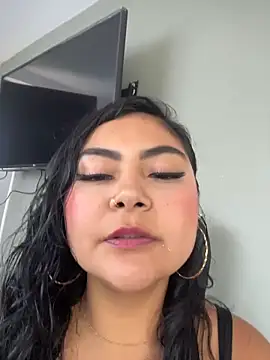 Juli Walker online show from 6, 5, 2026