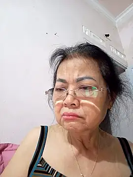 Hotestlove online show from 8, 5, 2026