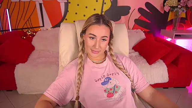 Snapshot of LiaBrazzerr chatting on 8, 11, 2025 LiaBrazzerr online show from 8, 11, 2025