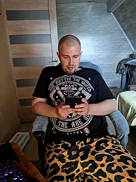 Foxyshaved online show from 17, 5, 2026