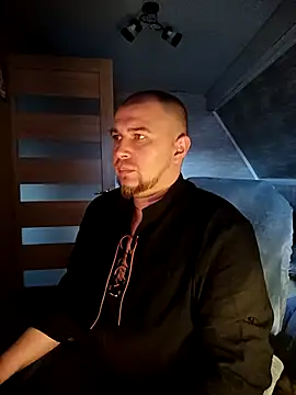 Foxyshaved online show from 6, 4, 2026