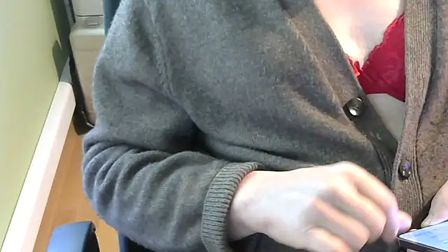 Snapshot of mimiolit00 chatting on 6, 5, 2026 mimiolit00 online show from 6, 5, 2026