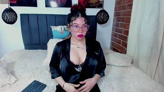 Snapshot of kyliejenner_hot chatting on 12, 6, 2026 kyliejenner hot online show from 12, 6, 2026