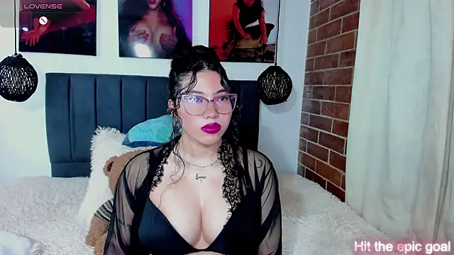 Snapshot of kyliejenner_hot chatting on 16, 6, 2026 kyliejenner hot online show from 16, 6, 2026