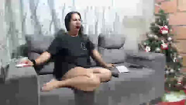 Snapshot of tom_and_lazzie chatting on 31, 12, 2024 tom and lazzie online show from 31, 12, 2024