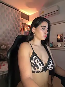 ZarahEvans online show from 8, 9, 2025