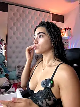 ZarahEvans online show from 4, 11, 2025