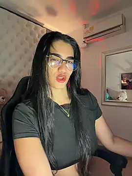 Snapshot of ZarahEvans chatting on 5, 2, 2026 ZarahEvans online show from 5, 2, 2026