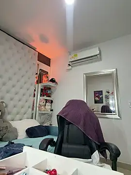 Snapshot of ZarahEvans chatting on 9, 2, 2026 ZarahEvans online show from 9, 2, 2026