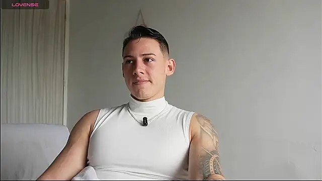 Snapshot of Muscle_King_Cum chatting on 19, 6, 2026 Muscle King Cum online show from 19, 6, 2026