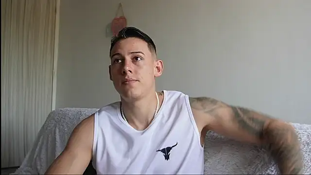 Snapshot of Muscle_King_Cum chatting on 10, 6, 2026 Muscle King Cum online show from 10, 6, 2026