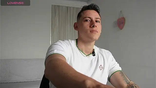 Muscle King Cum online show from 15, 4, 2026