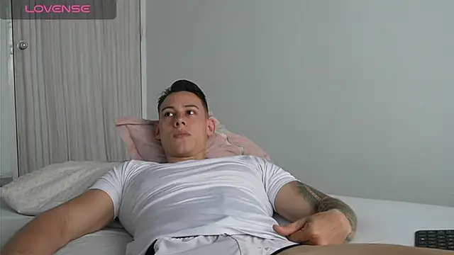 Snapshot of Muscle_King_Cum chatting on 18, 7, 2026 Muscle King Cum online show from 18, 7, 2026