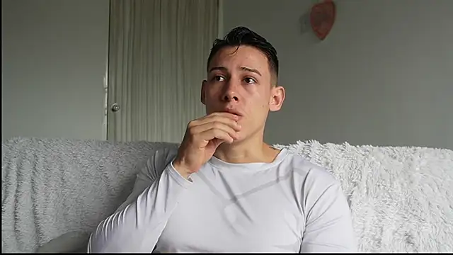 Snapshot of Muscle_King_Cum chatting on 15, 6, 2026 Muscle King Cum online show from 15, 6, 2026