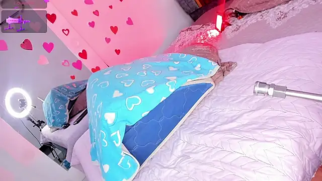 Hilary Smile  online show from 7, 11, 2025