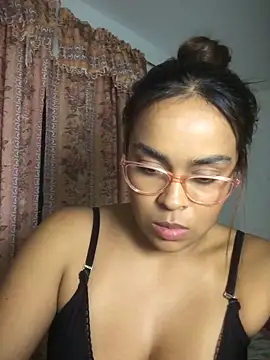 Snapshot of JuanaSimons chatting on 5, 12, 2025 JuanaSimons online show from 5, 12, 2025