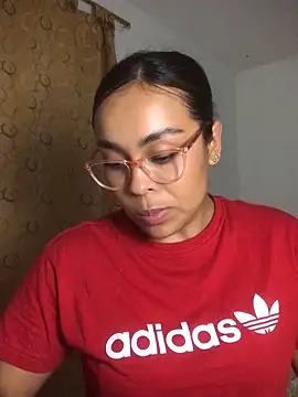 Snapshot of JuanaSimons chatting on 20, 12, 2025 JuanaSimons online show from 20, 12, 2025