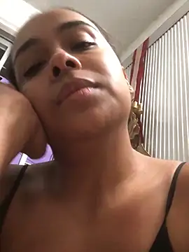 Snapshot of JuanaSimons chatting on 21, 12, 2025 JuanaSimons online show from 21, 12, 2025