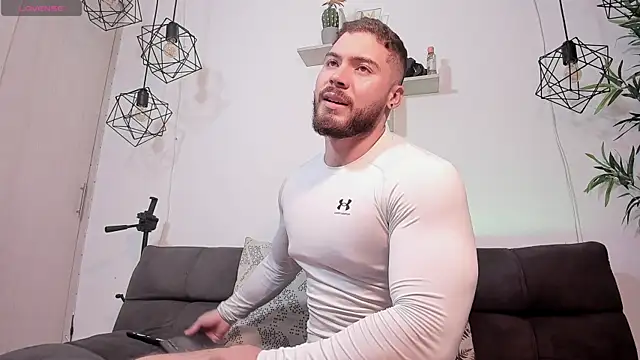 SebastianVilla  online show from 10, 3, 2025