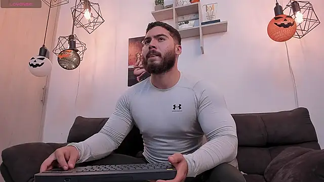 SebastianVilla  online show from 4, 10, 2025