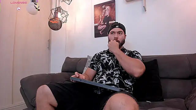 SebastianVilla  online show from 8, 10, 2025