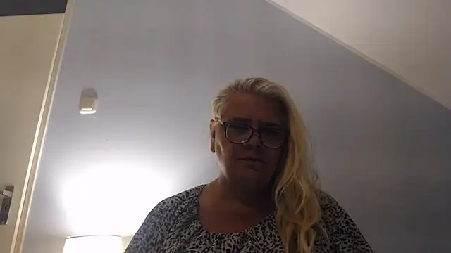 hotladymoon online show from 21, 7, 2026