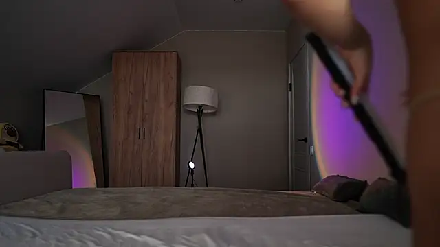 VikkiLustfull online show from 4, 11, 2025