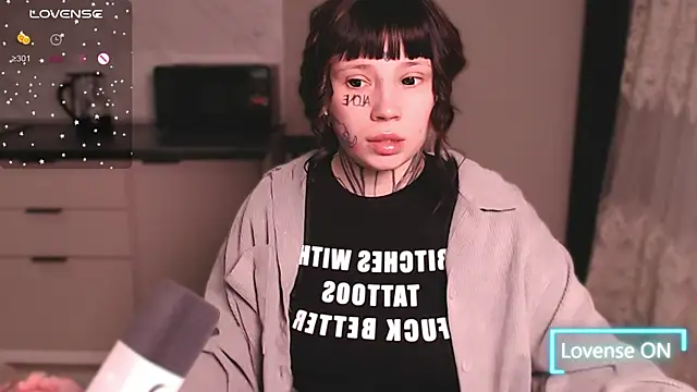 Snapshot of tradishka chatting on 17, 3, 2025 tradishka online show from 17, 3, 2025