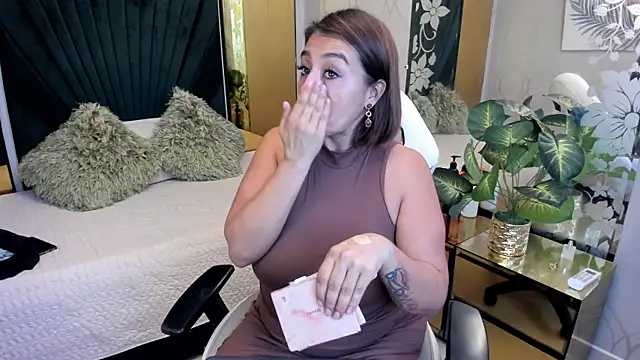 Snapshot of MrsFoucher chatting on 25, 6, 2026 MrsFoucher online show from 25, 6, 2026
